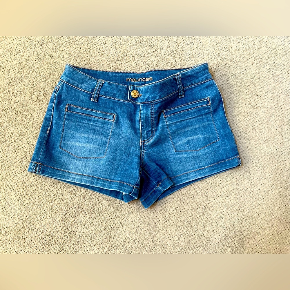 Maurices Juniors Size 5/6 Mid Rise Medium Wash Patch Pockets Denim Shorts